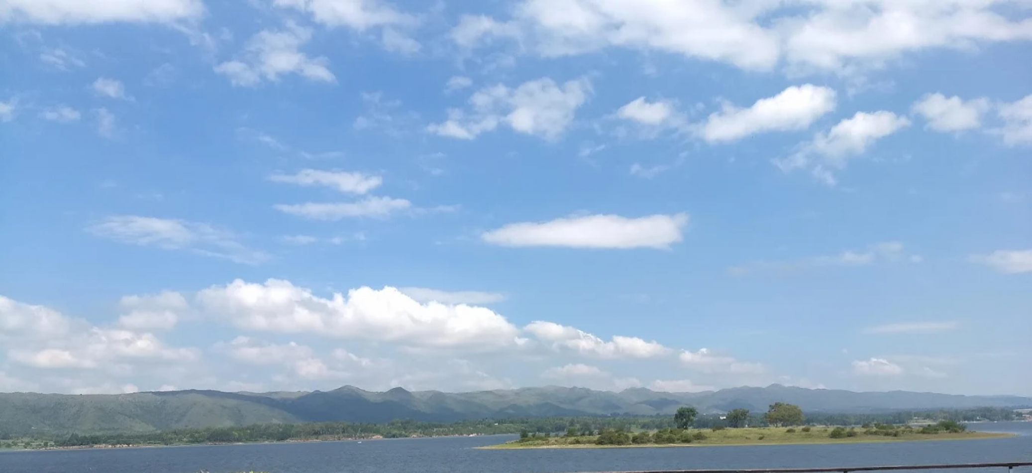 PUERTO DEL AGUILA en la costa del Dique Los Molinos casa a estrenar de 3 dotmitorios, gran vista