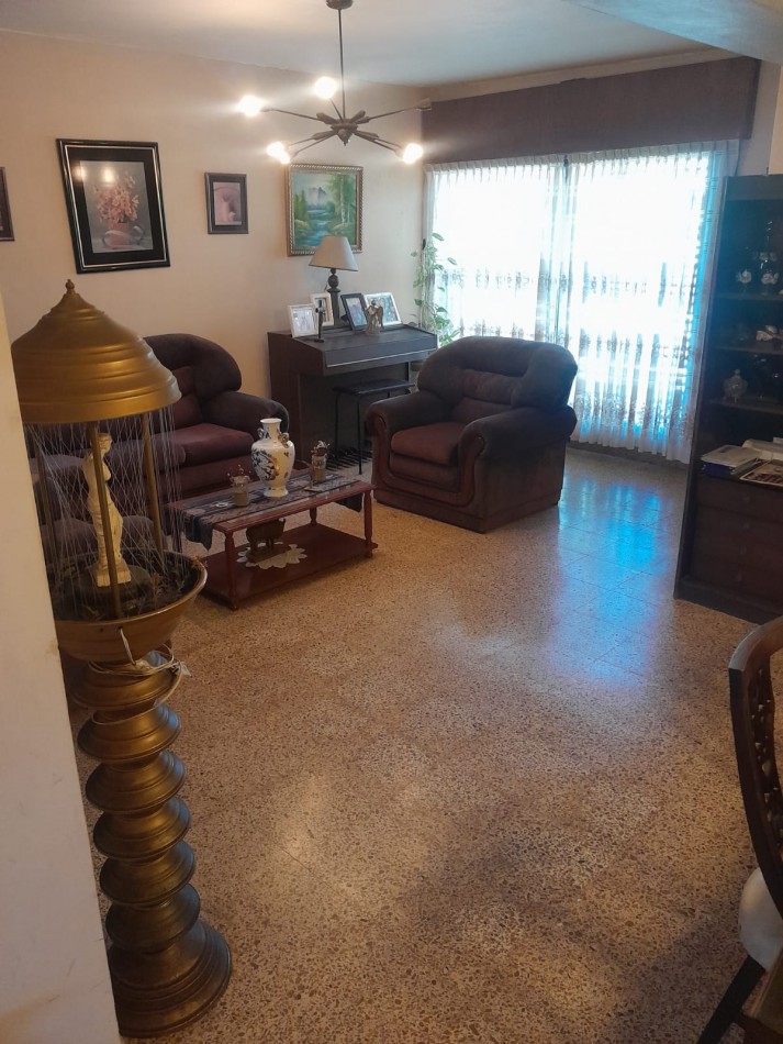 Urca casa 4 Dormitorios mas Local Comercial Excelente Ubicacion