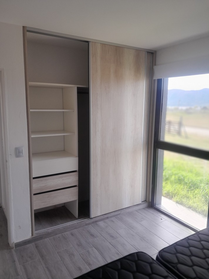 PUERTO DEL AGUILA en la costa del Dique Los Molinos casa a estrenar de 3 dotmitorios, gran vista