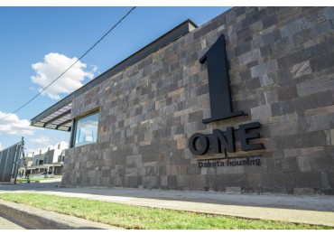 ONE Dakota Housing salida a Carlos Paz antes del peaje casas de 3 dormitorios a estrenar seguridad 24hs cochera cubierta doble con amenities. FINANCIACION